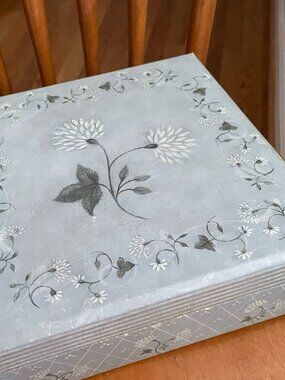 Antique-style Jewelry Box